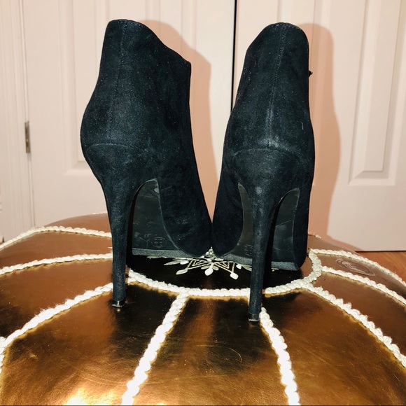 Heels - Picture 3 of 5